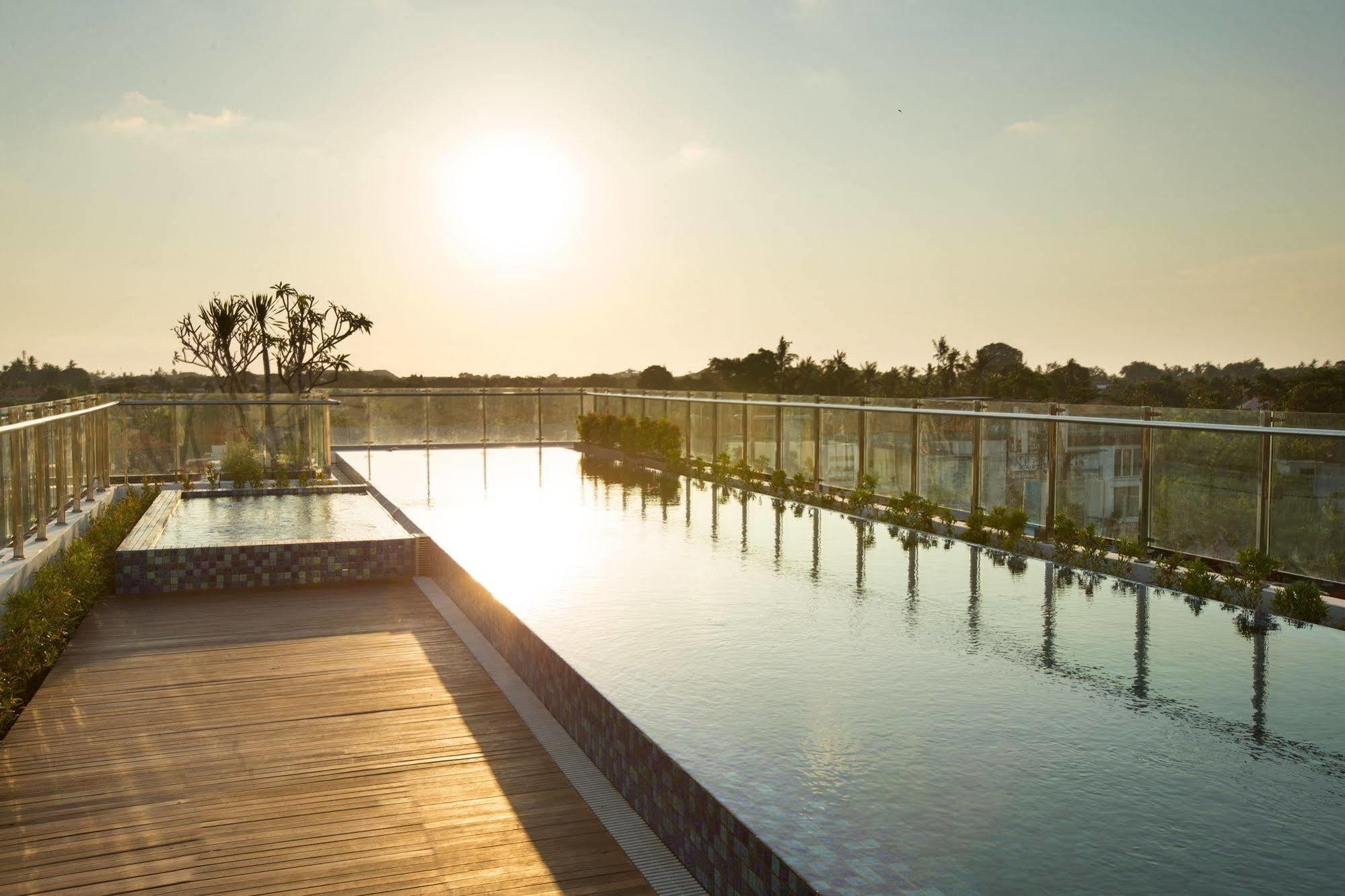 Hotel Santika Seminyak Экстерьер фото