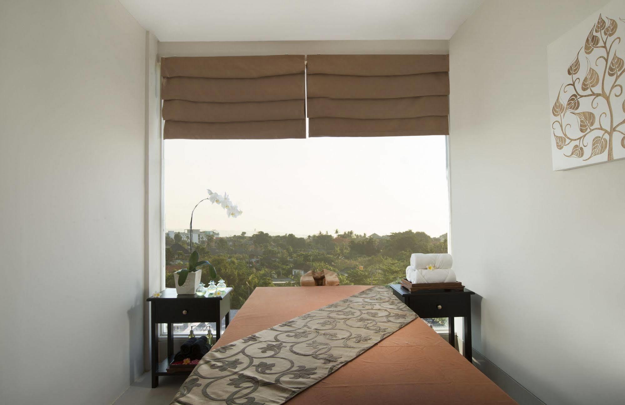 Hotel Santika Seminyak Экстерьер фото